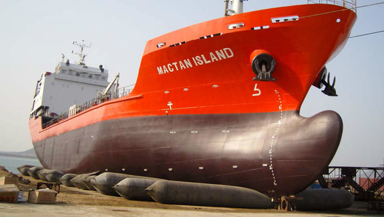 Давление 0,05 - 0,25 МПа Морские резиновые подушки безопасности Толщина 6 мм - 20 мм Слои 4-9 Тяжелая конструкция
